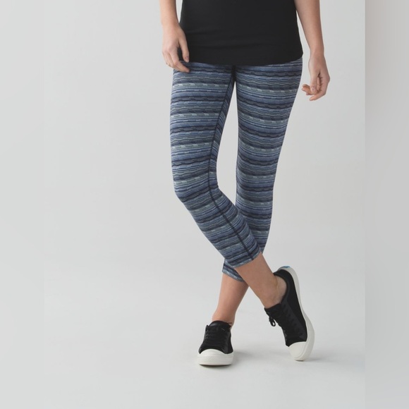 Lululemon Wunder Under Crop (Hi-Rise)
Space Dye Twist Sapphire Blue Multi sz 8 - Picture 2 of 8